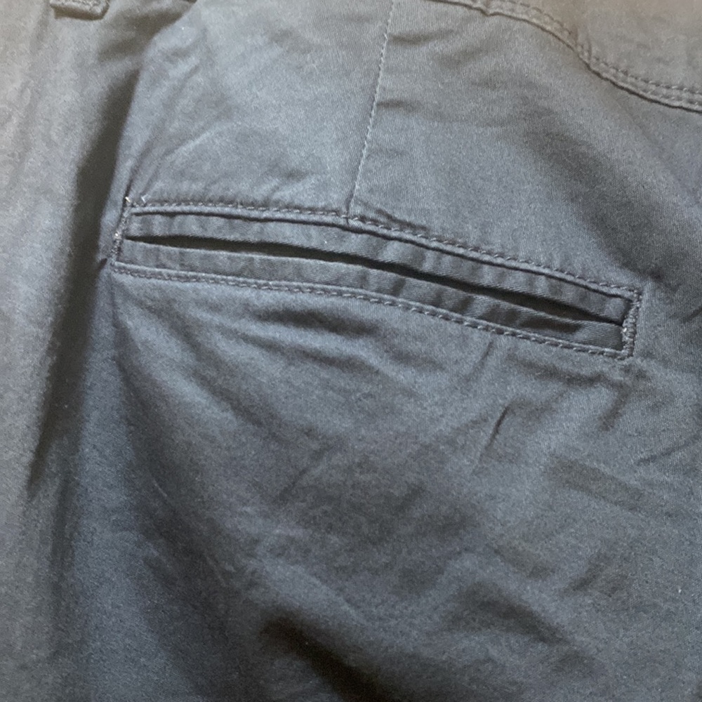 Women’s Knee Length Shorts with pockets! - Picture 3 of 5